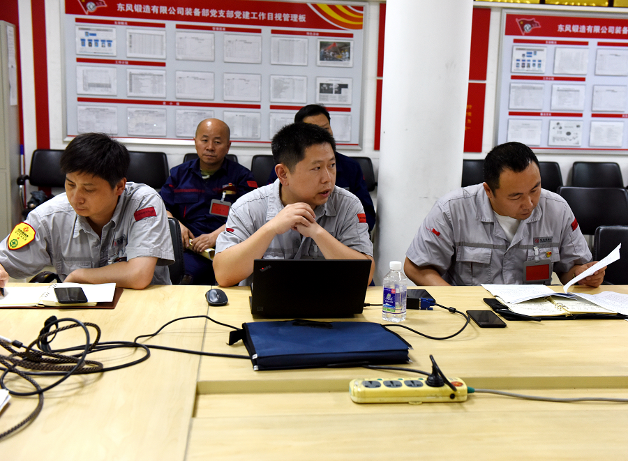 C:\Users\liangxq\Desktop\“三個報告”剛露面，鍛造廠員工為何討論的既熱烈又激烈？\鍛造廠討論公司黨代會報告現(xiàn)場9.jpg